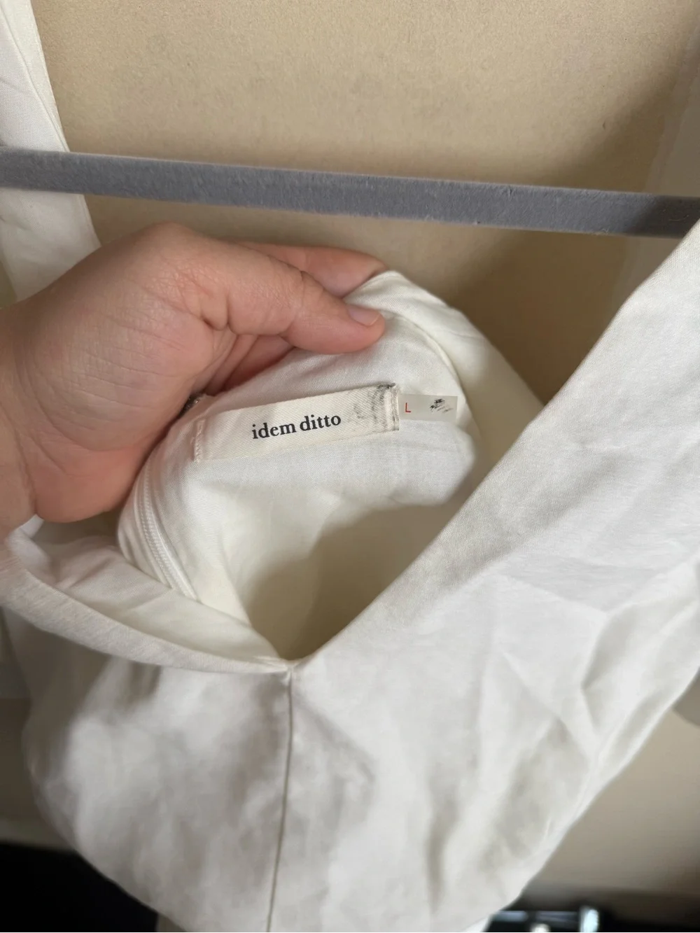 White Puff-Sleeve V-Neck Romper - Picture 2 of 3